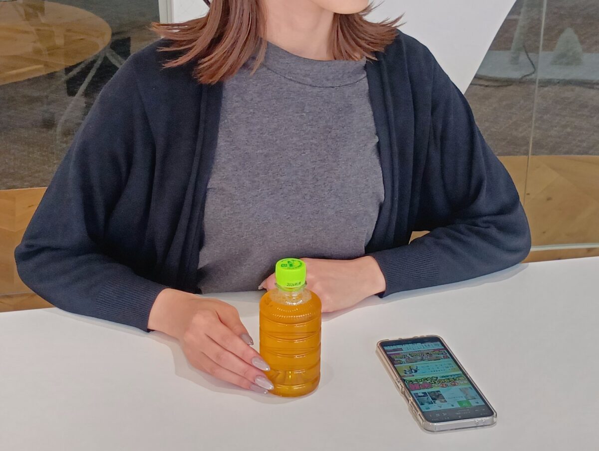 女性向け風俗にハマった話をする女性の画像
